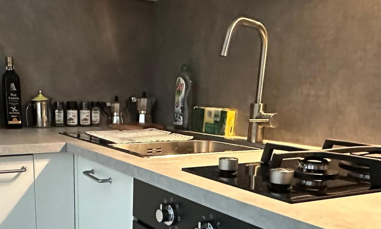 Casa Susanna - Delizioso Piano Terra, Centralissimo, Superservito, Tranquillo, Appena Fuori Ztl Parcheggio Libero Terni Bagian luar foto